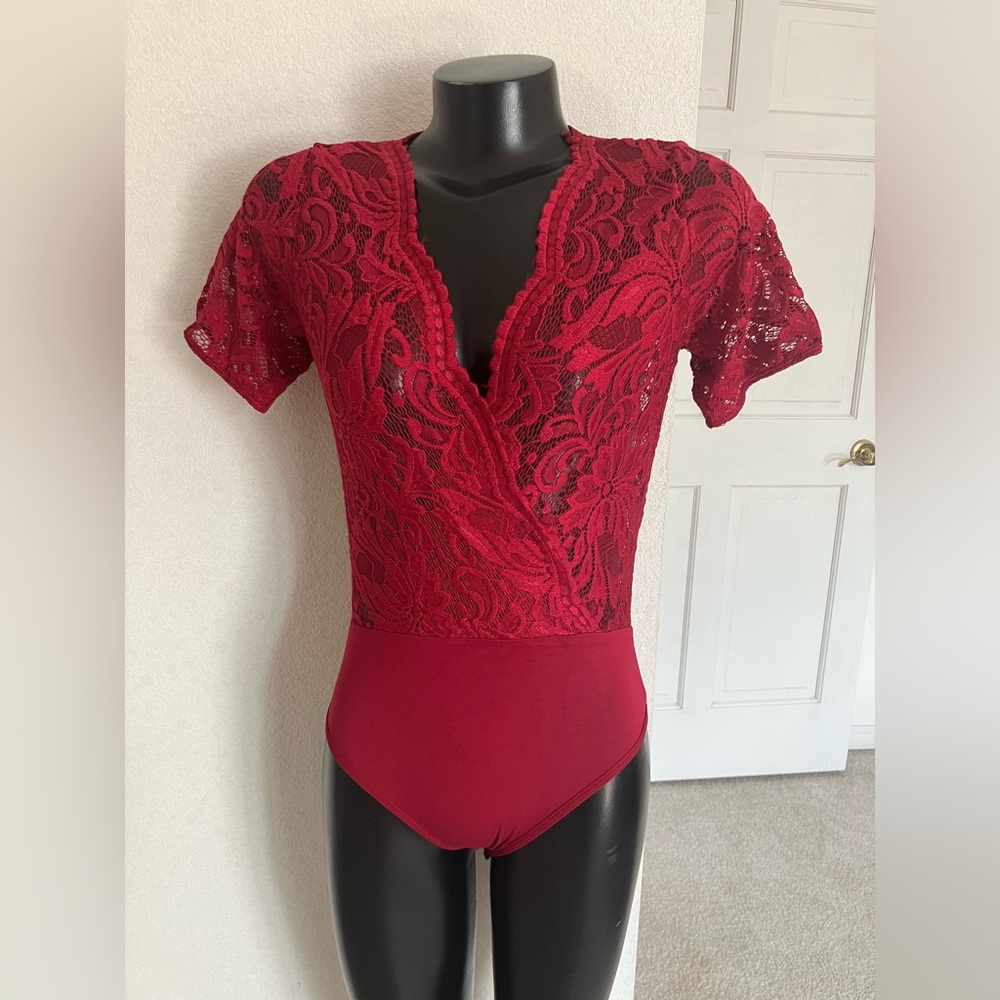 NWT! Red/Burgundy GUIPURE lace  Sexy LADIES Plunged BODYSUIT TOP SMALL new!